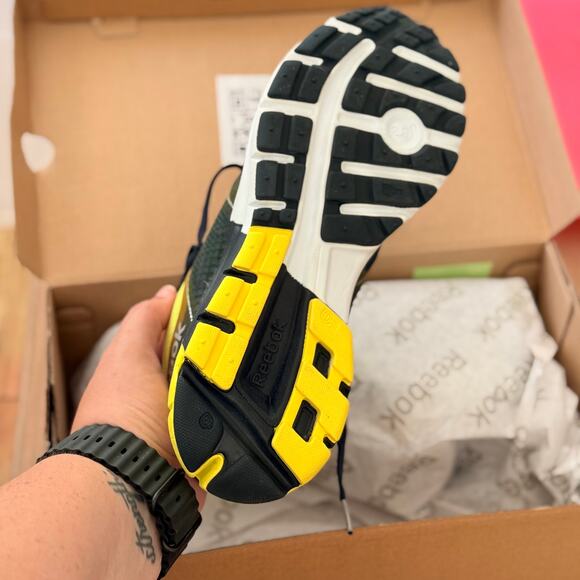 NEW NEVER WORN REEBOK ONE CUSION 2.0 WOMENS SIZE 8 - Picture 2 of 6